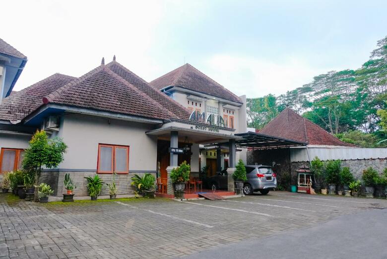 Hotel Oyo 778 Guest House Amalia Malang