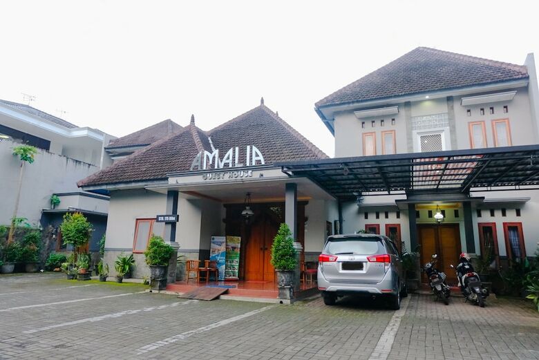 Hotel Oyo 778 Guest House Amalia Malang