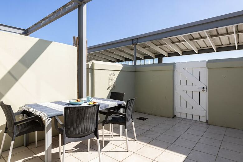 Dejablu Beach Apartment By Ctha