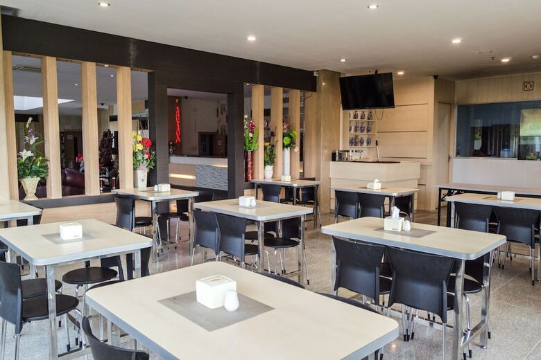 Oyo 775 Aviari Hotel