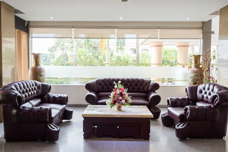 Oyo 775 Aviari Hotel