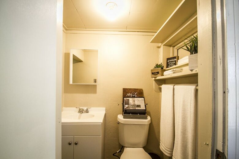Hays St #b Near Downtown Guest Studio