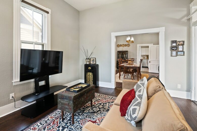 Wyoming St Restored Historic 2br/1ba Downtown
