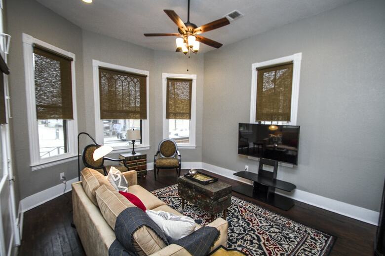 Wyoming St Restored Historic 2br/1ba Downtown