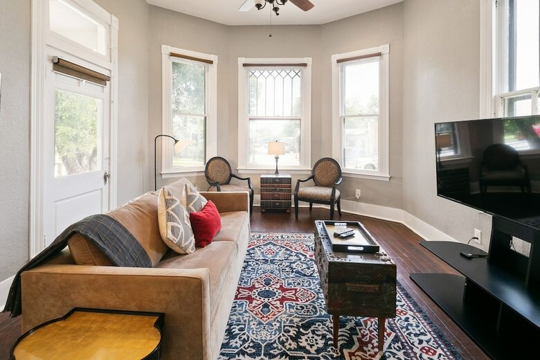 Wyoming St Restored Historic 2br/1ba Downtown