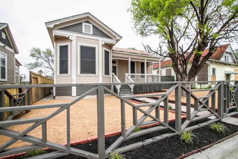 Wyoming St Restored Historic 2br/1ba Downtown