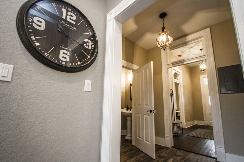 Wyoming St Restored Historic 2br/1ba Downtown