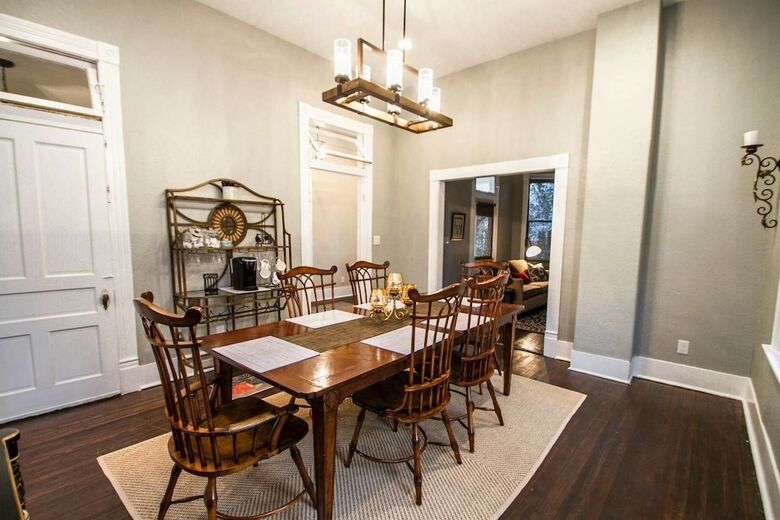 Wyoming St Restored Historic 2br/1ba Downtown