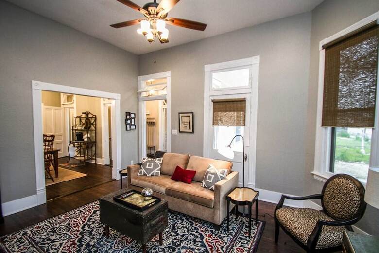Wyoming St Restored Historic 2br/1ba Downtown