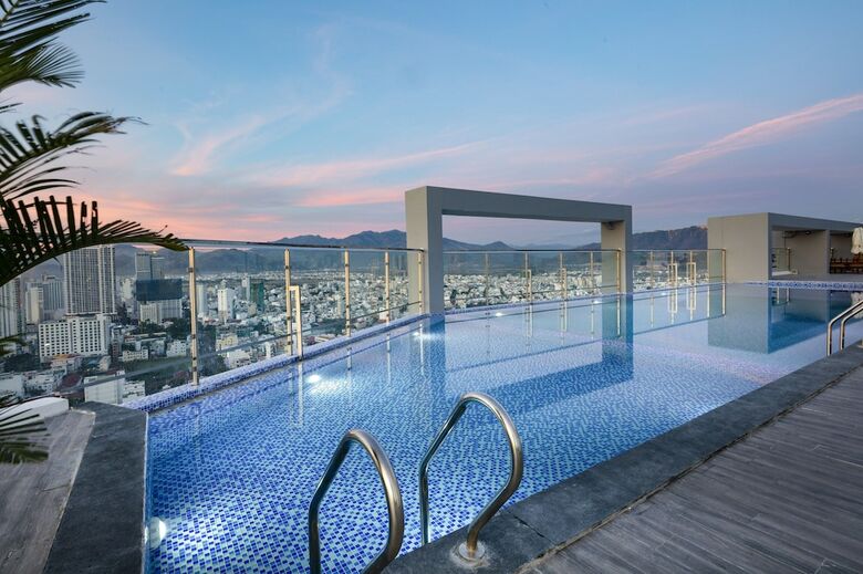 Dqua Hotel And Apartment