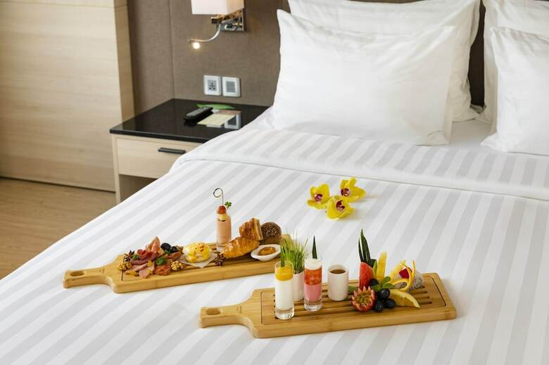 Dqua Hotel And Apartment