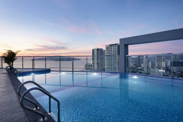 Dqua Hotel And Apartment
