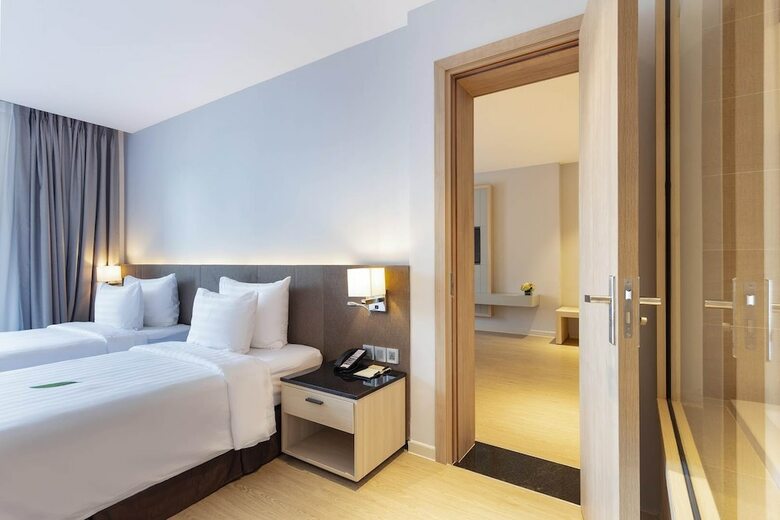 Dqua Hotel And Apartment