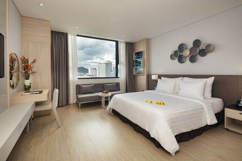 Dqua Hotel And Apartment