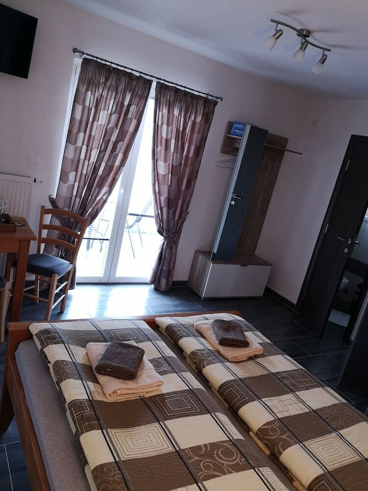 Hotel House Karakas