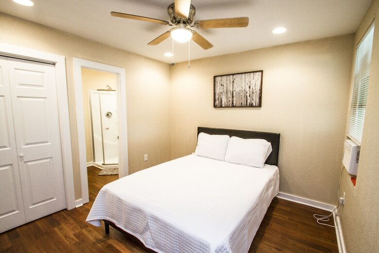 One Bedroom Apartment Near Downtown With Sleeper
