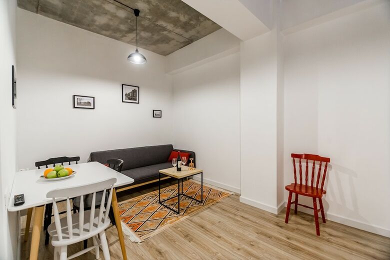 Ninoshvili Apartments By Picnic