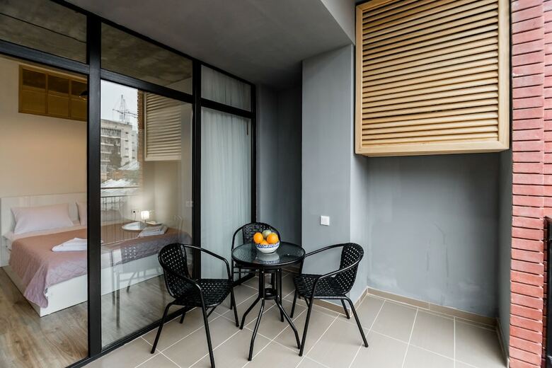 Ninoshvili Apartments By Picnic