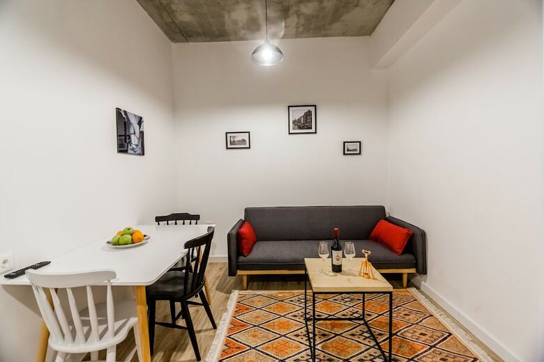 Ninoshvili Apartments By Picnic