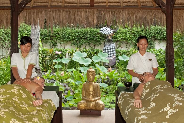 Hotel Alam Anda Ocean Front Resort & Spa