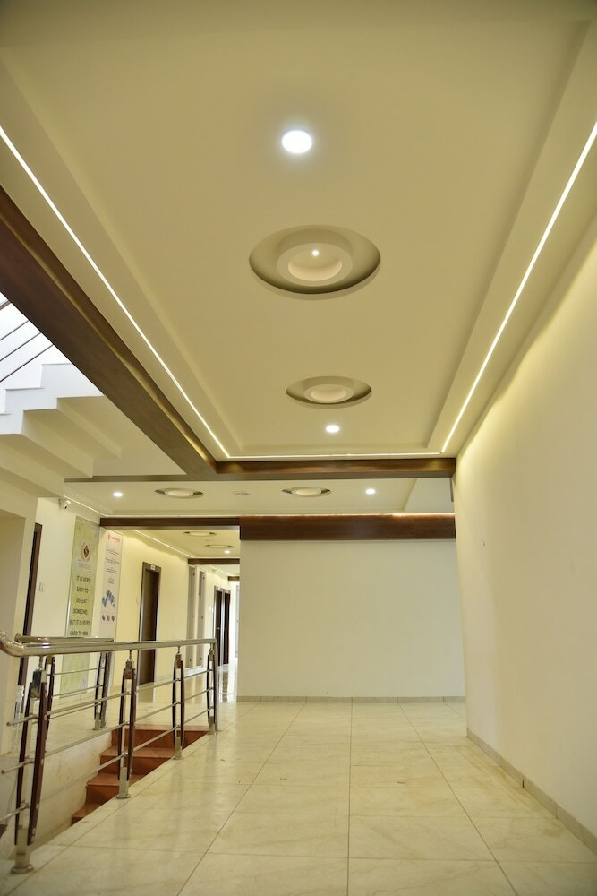 Hotel Savera Inn