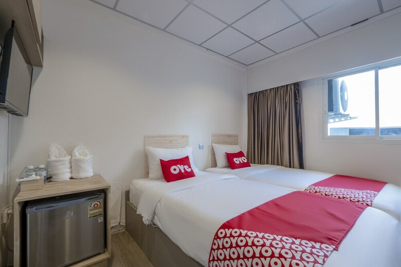 Hotel Oyo 982 Charurat Suite?