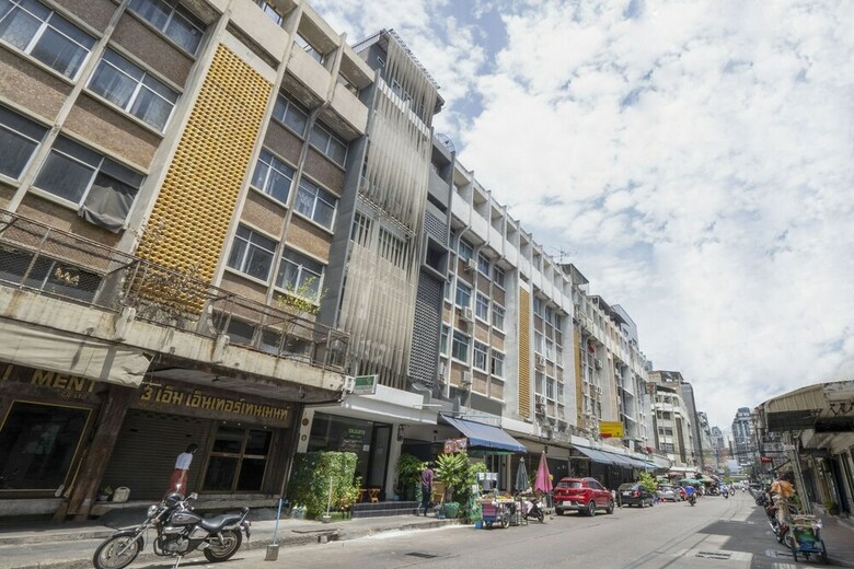 Hotel Oyo 982 Charurat Suite?