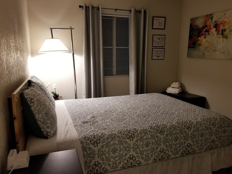 Hotel Advantage Court