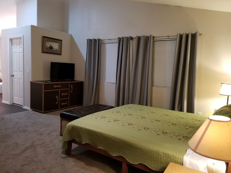 Hotel Advantage Court