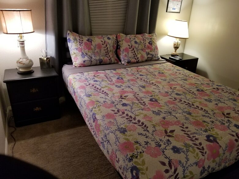 Hotel Advantage Court