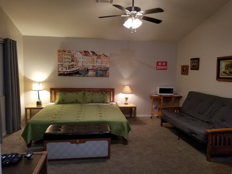 Hotel Advantage Court
