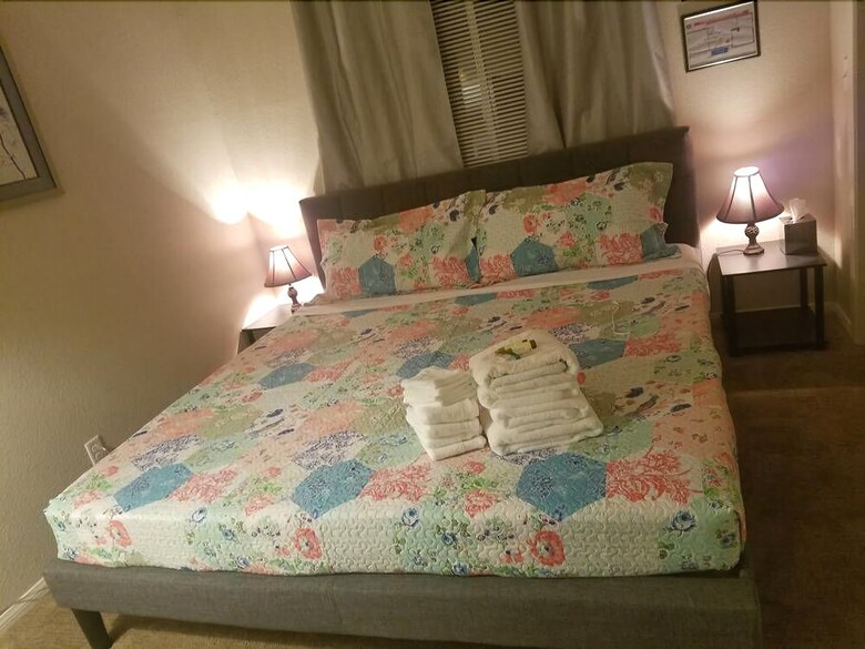Hotel Advantage Court