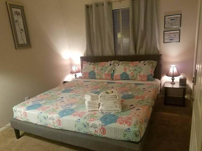 Hotel Advantage Court