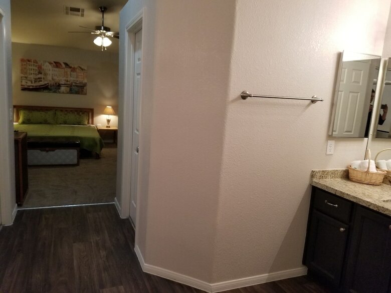 Hotel Advantage Court