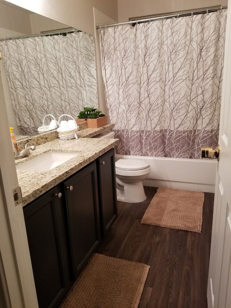 Hotel Advantage Court