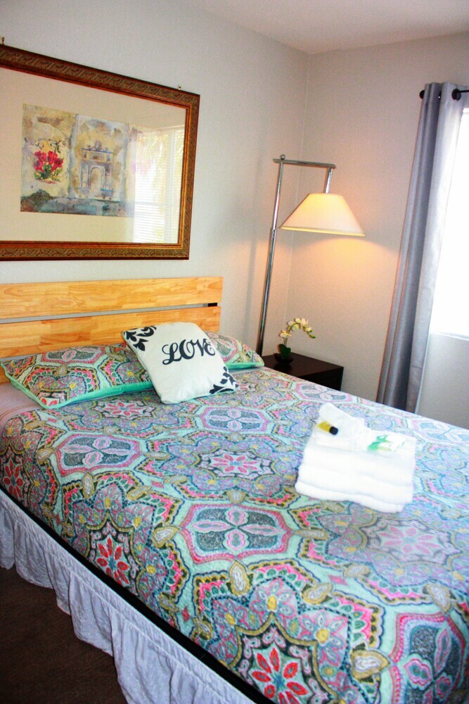 Hotel Advantage Court