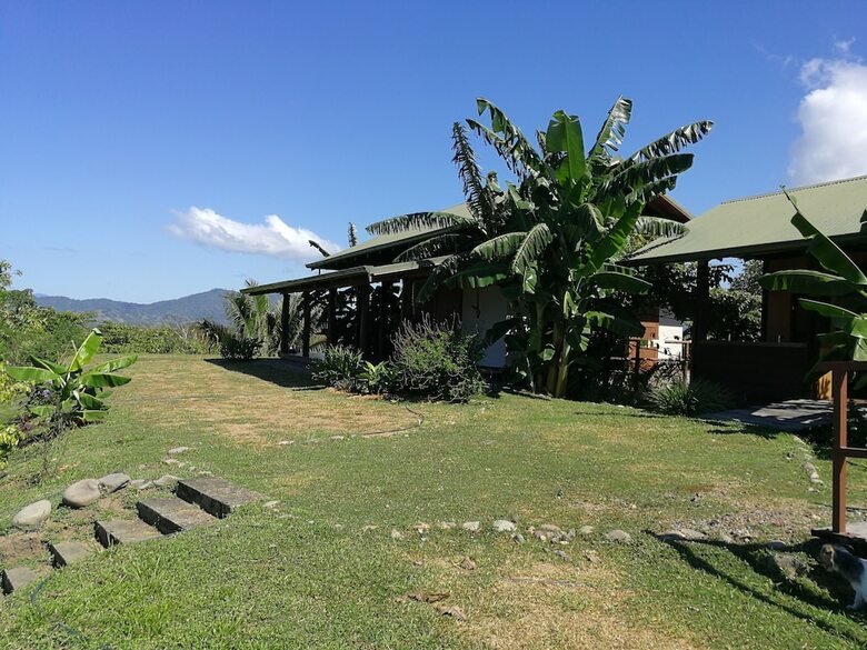 Posada Cirenas Lodge And Regeneration Hub