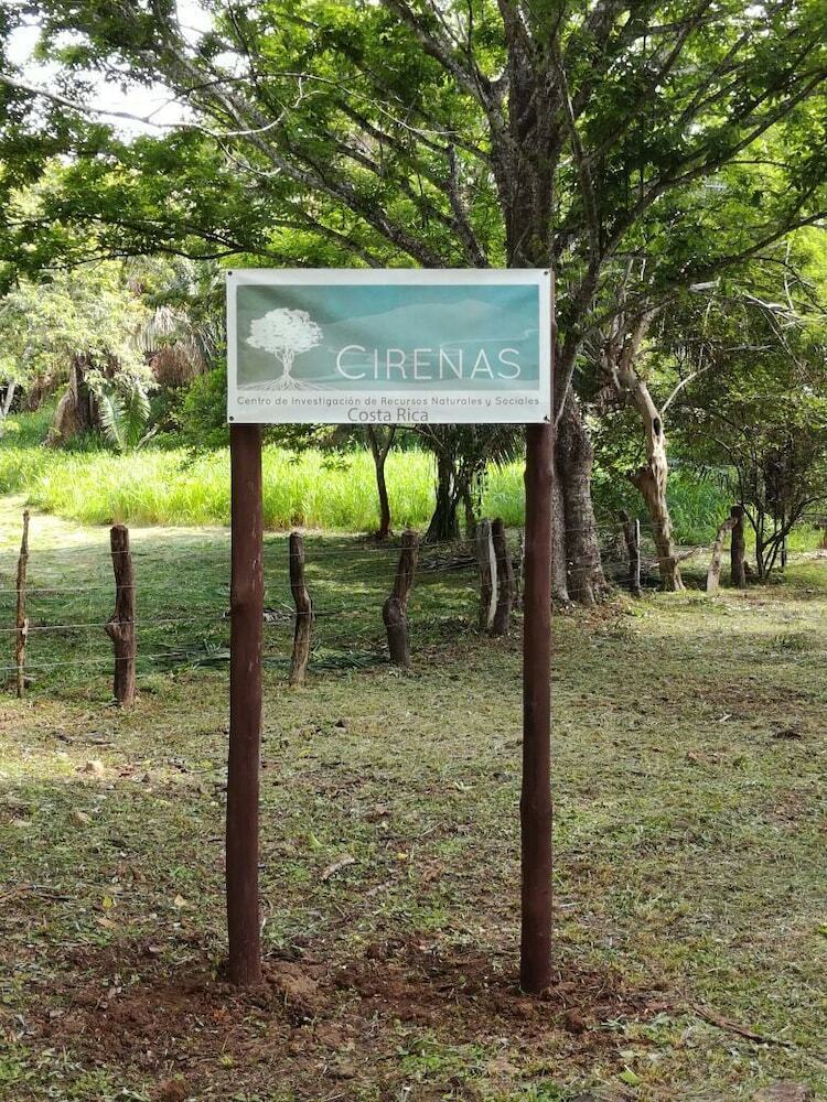 Posada Cirenas Lodge And Regeneration Hub