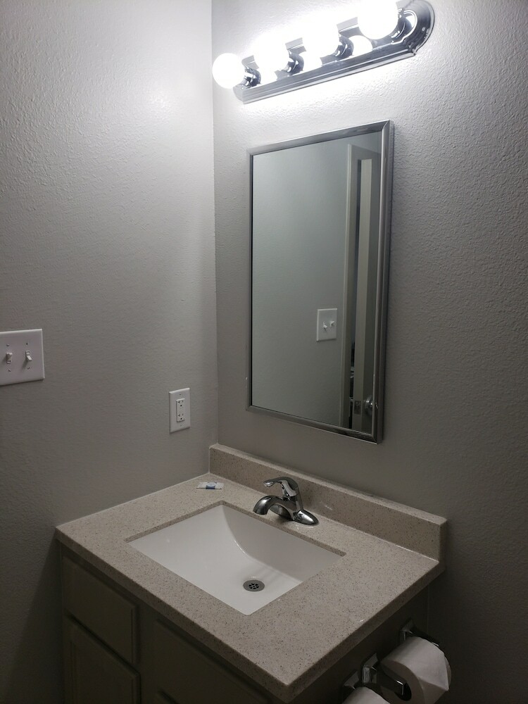 Motel Budget Inn & Suites
