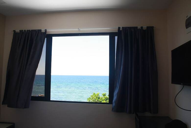 Hotel Babylon Oslob Coast Guesthouse