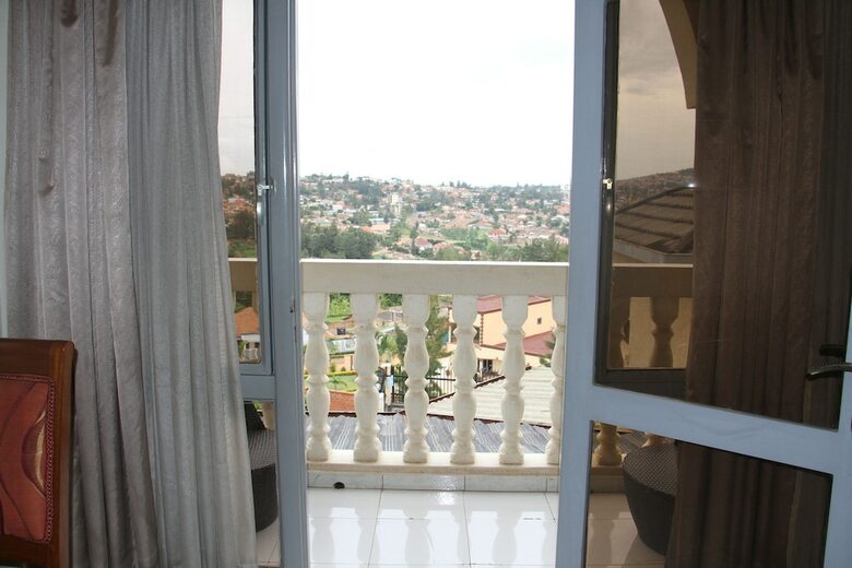 Hill Crest Hotel