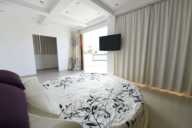 Hotel Seven Mirrors