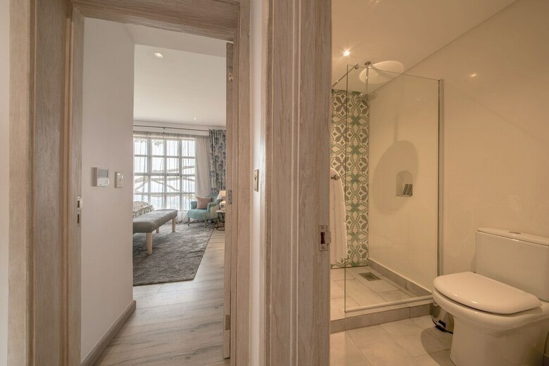 Hotel Latitude 0 Degrees
