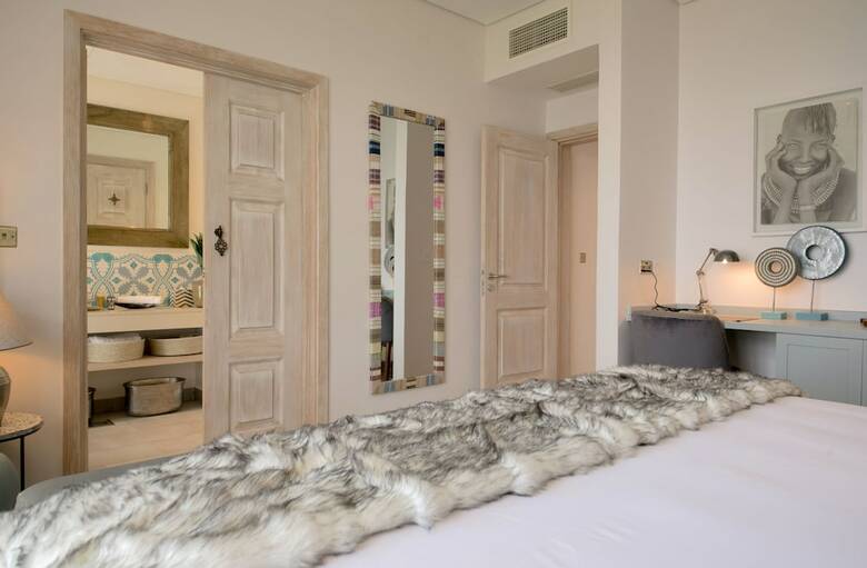 Hotel Latitude 0 Degrees