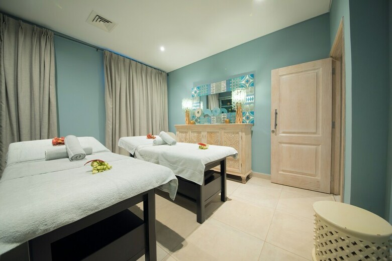 Hotel Latitude 0 Degrees