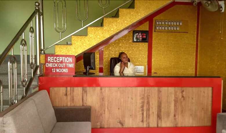 Hotel Iroomz Shanthana Residency