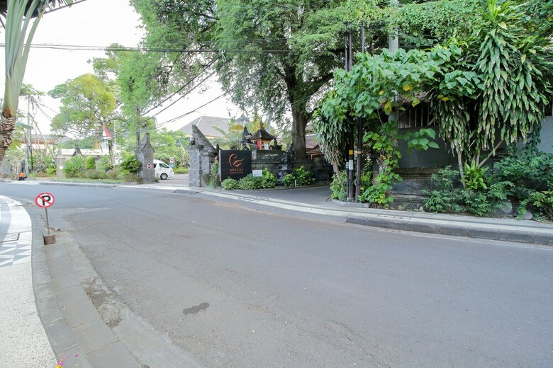 Hotel Oyo 817 Mesari Beach Inn
