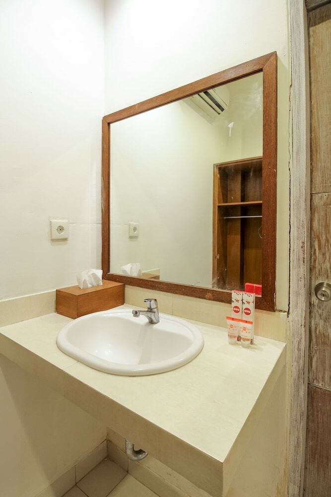 Hotel Oyo 817 Mesari Beach Inn