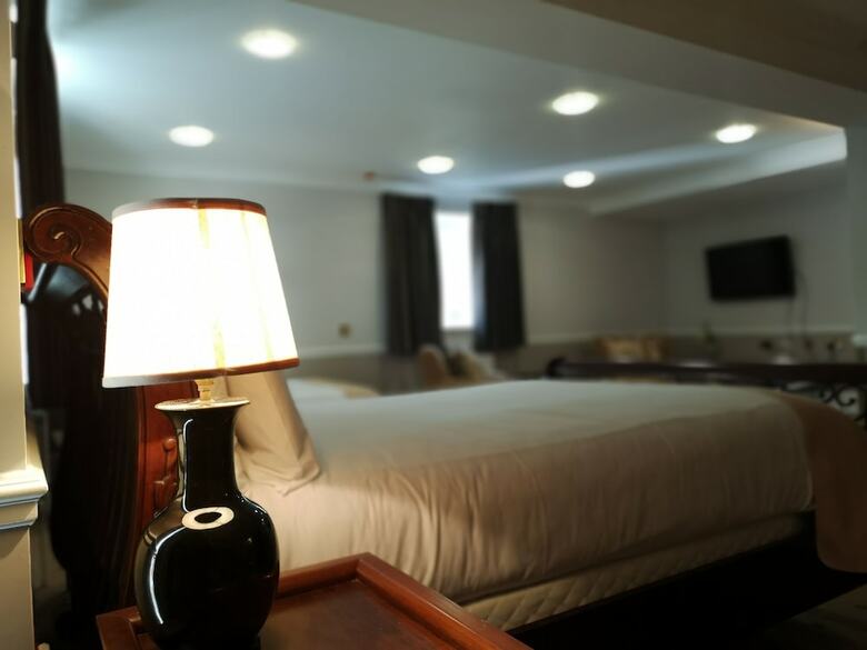 Tudor Lodge Hotel