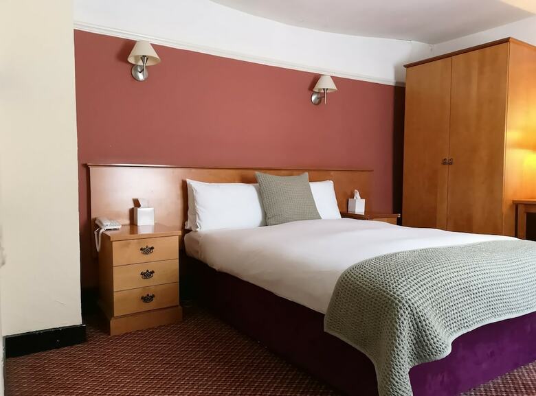 Tudor Lodge Hotel